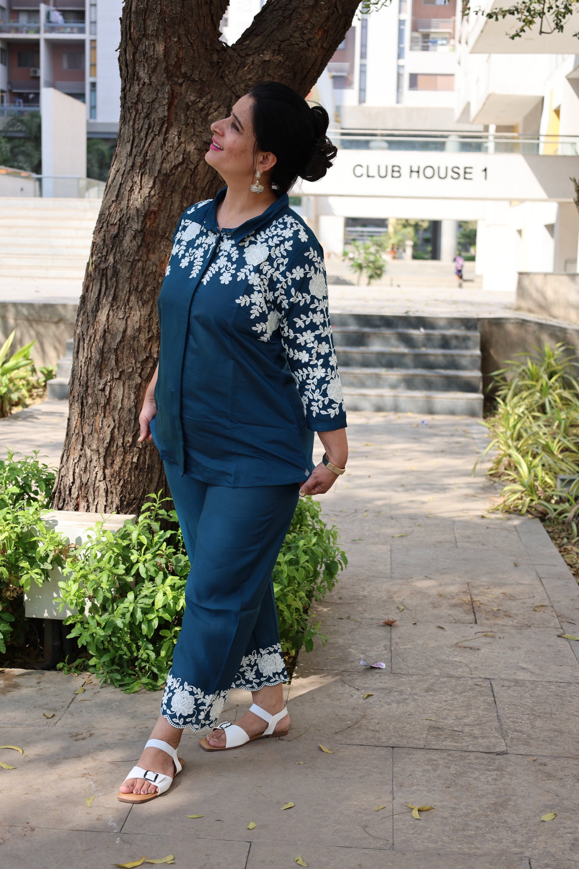 Fabric - Roman Silk | Pattern - Collar Shirt | Print - Thread Work Har Pal Fashionable Boutique