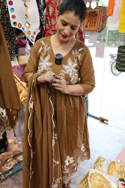 Mul-Chanderi Suit with Thread Work Design. Comfortable and Soft Fabric