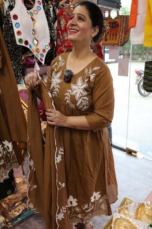Mul-Chanderi Suit with Thread Work Design. Comfortable and Soft Fabric